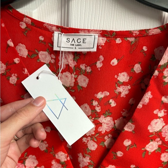 NWT SAGE The Label Floral V-Neck Blouse Size Large - Picture 2 of 4